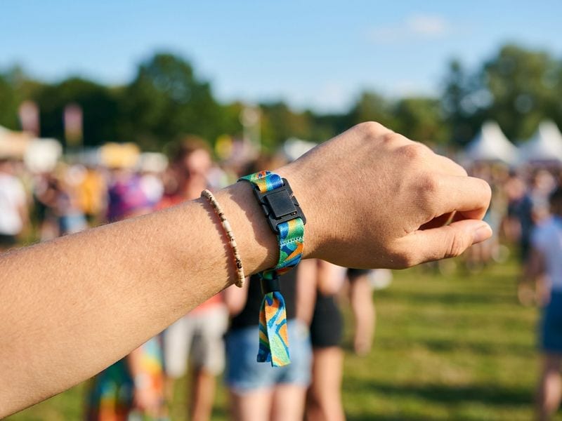 pulseras para eventos al aire libre